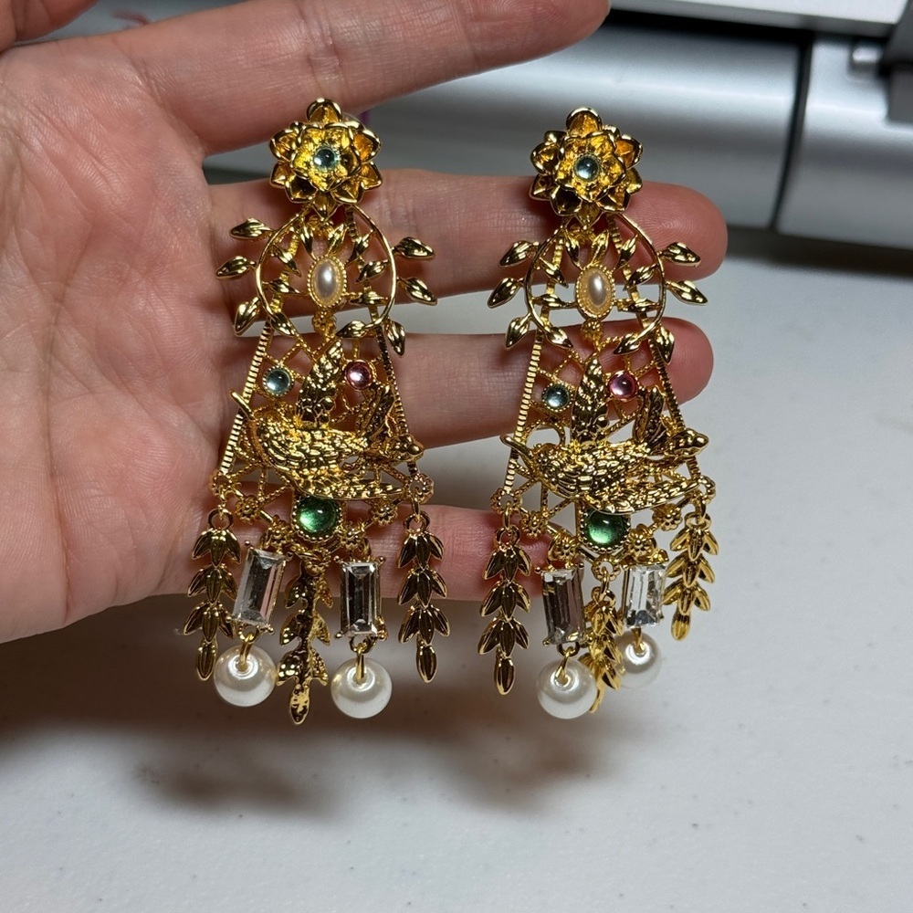 Elegant Gold Dangle Earrings - Picture 4 of 5